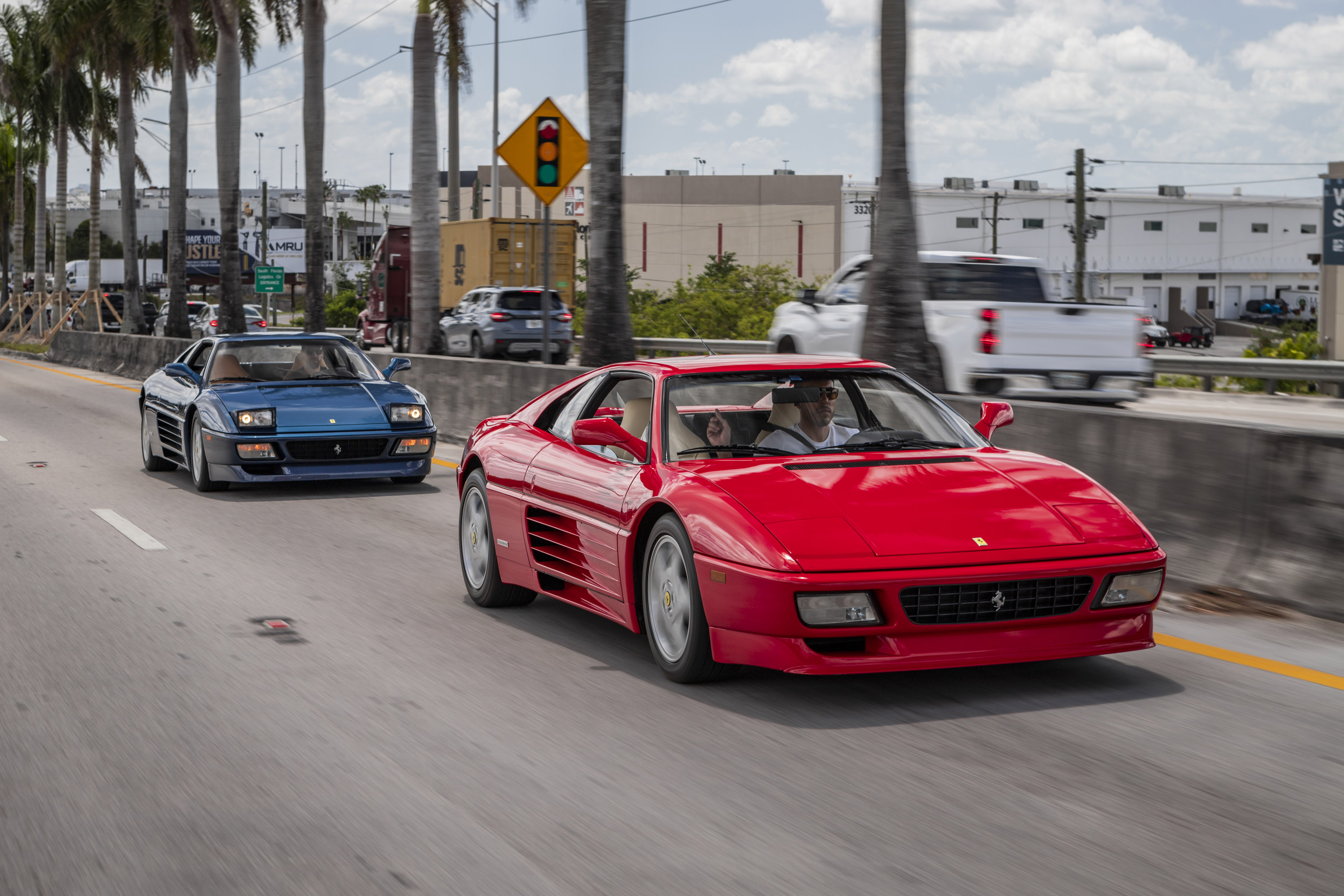 The Barn Miami y dos Ferrari 348 Speciale